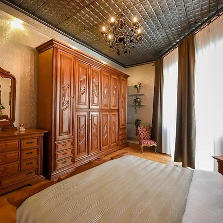 Daire Centrally Located 2br With Balcony & Unique Design