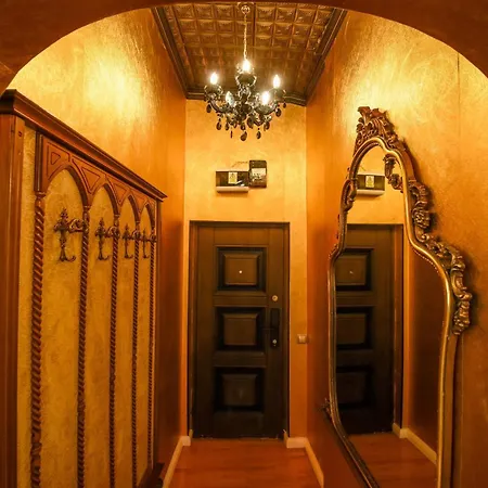 Centrally Located 2br With Balcony & Unique Design * בוקרשט