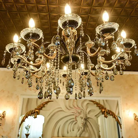 דירה Centrally Located 2br With Balcony & Unique Design