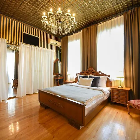 דירה Centrally Located 2br With Balcony & Unique Design