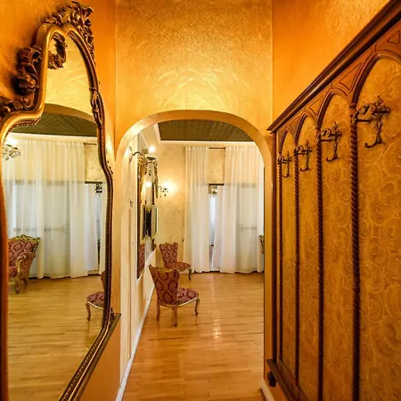 Centrally Located 2br With Balcony & Unique Design בוקרשט