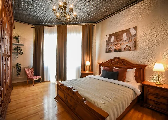 아파트 Centrally Located 2br With Balcony & Unique Design *