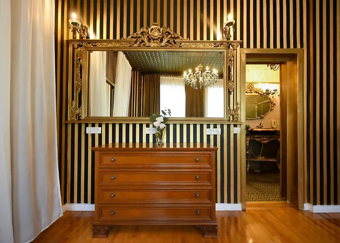 公寓 Centrally Located 2br With Balcony & Unique Design *