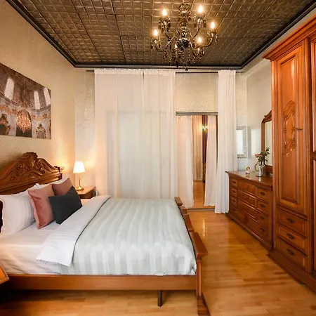 דירה Centrally Located 2br With Balcony & Unique Design