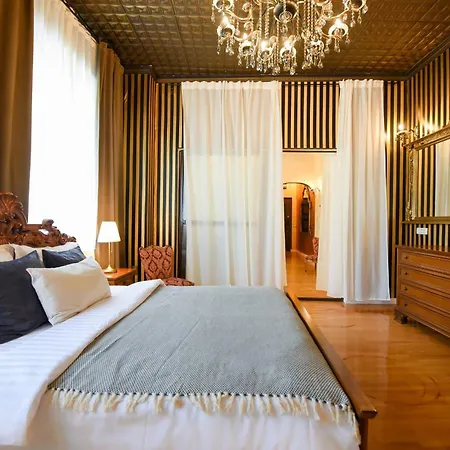 Lejlighed Centrally Located 2br With Balcony & Unique Design Bukarest