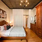 شقة Centrally Located 2br With Balcony & Unique Design
