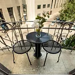 شقة Centrally Located 2br With Balcony & Unique Design