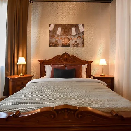 Centrally Located 2br With Balcony & Unique Design Apartment Bucharest