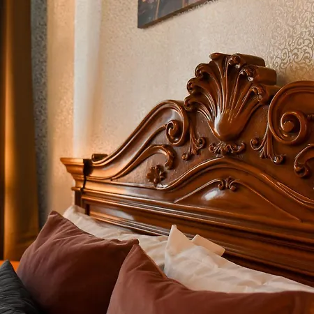 Centrally Located 2br With Balcony & Unique Design Apartment Bucharest