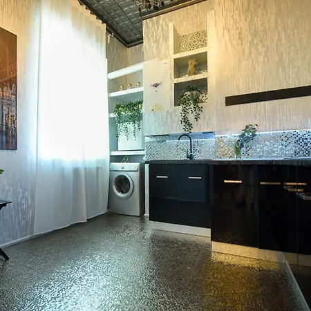 Centrally Located 2br With Balcony & Unique Design Apartment Bucharest