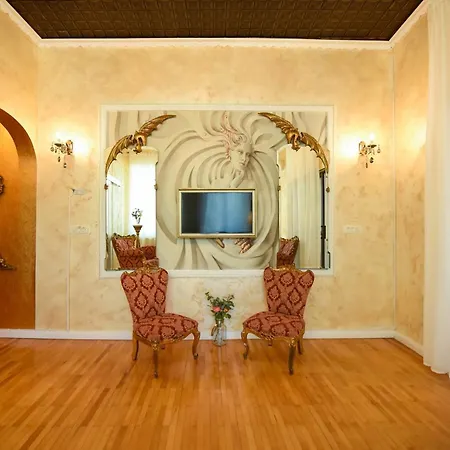 Apartment Centrally Located 2br With Balcony & Unique Design *