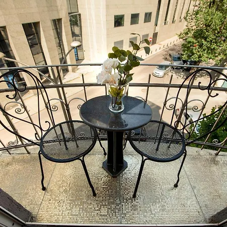 Apartment Centrally Located 2br With Balcony & Unique Design