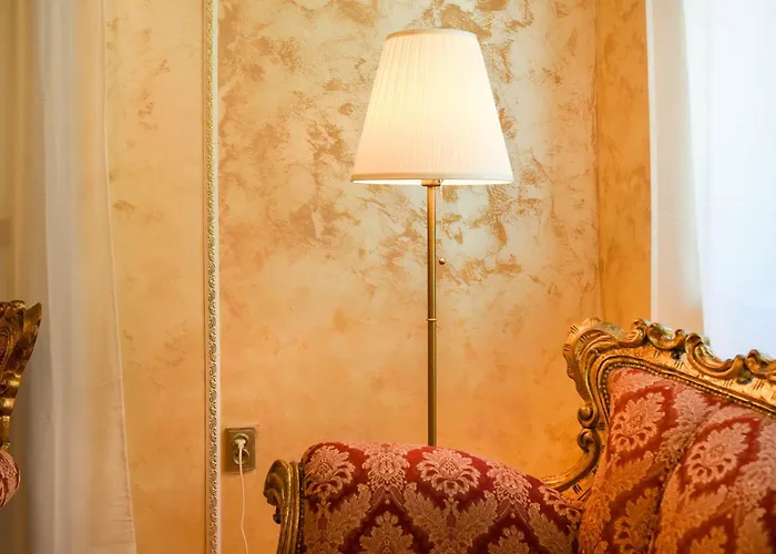 Centrally Located 2br With Balcony & Unique Design Appartamento *